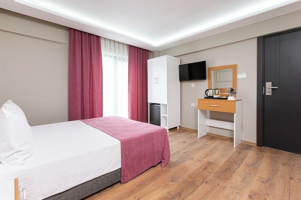 Standard Double Room, 1 Queen Bed photo 3