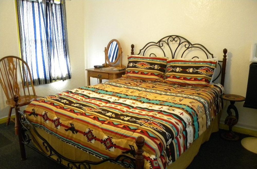 Standard Room, 1 King Bed photo 1