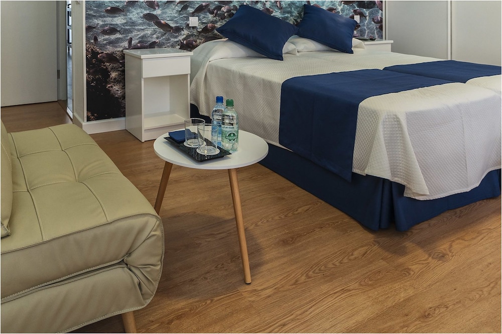 Deluxe Double Room, 1 Queen Bed with Sofa bed, Accessible