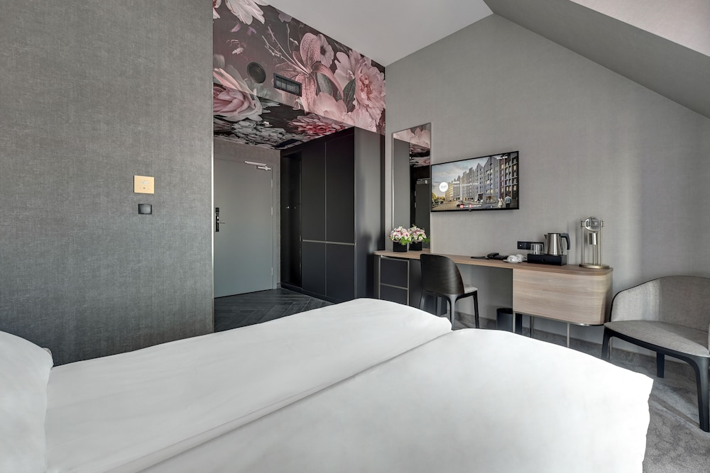 Junior Suite, 1 Queen Bed with Sofa bed, Non Smoking, photo 6