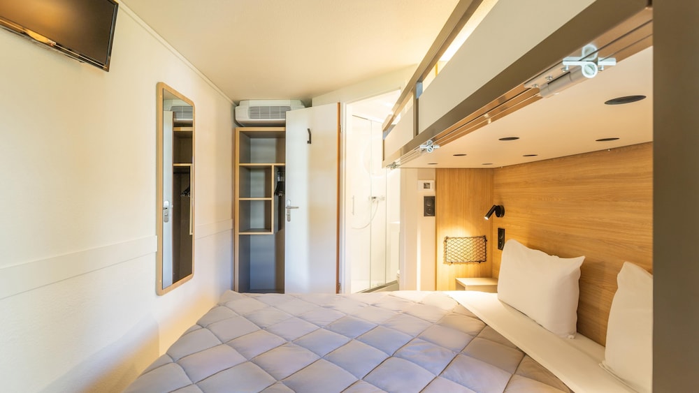 Standard Room, Multiple Beds - Photo 4