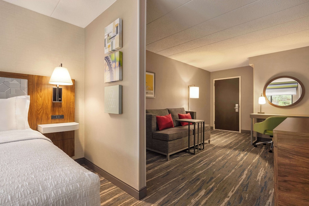 Standard Room, 1 King Bed, Non Smoking - Photo 2