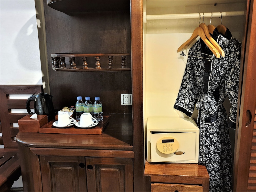 Deluxe King Room with Balcony