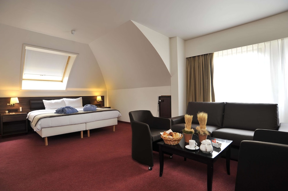 Junior Suite, 1 King Bed - Photo 1