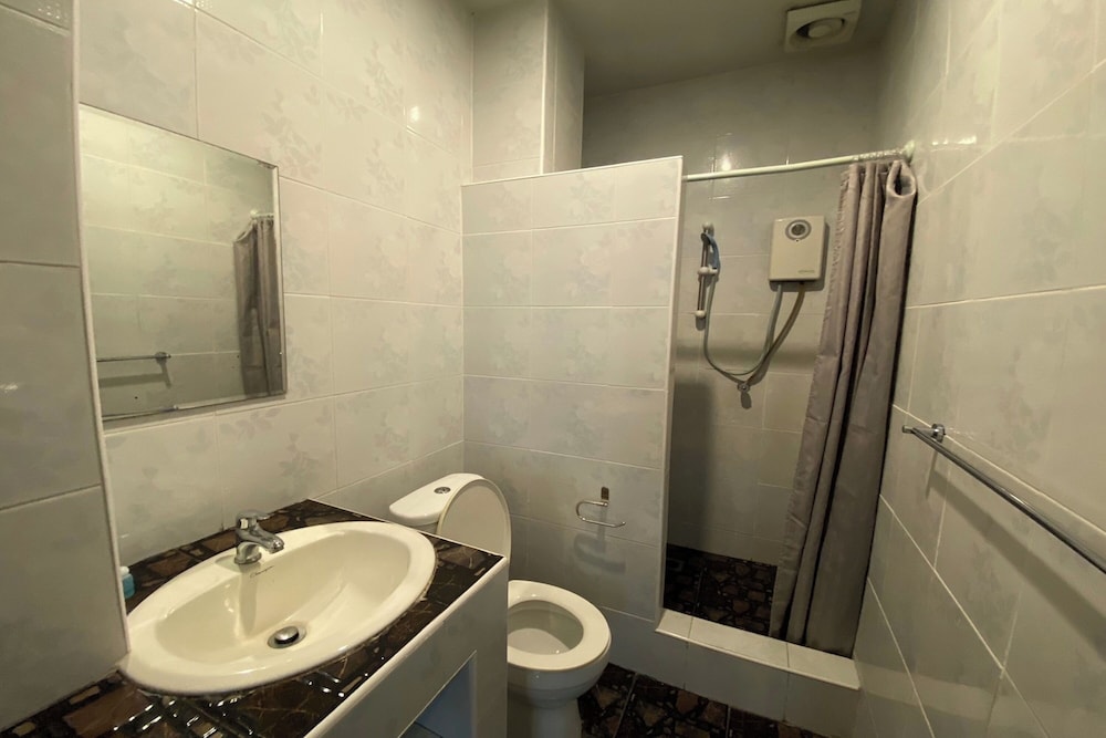 Standard Twin Room - Photo 4