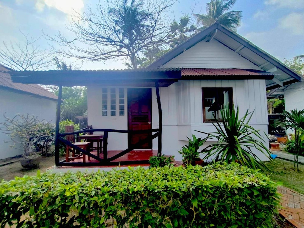 Deluxe Bungalow - Photo 12