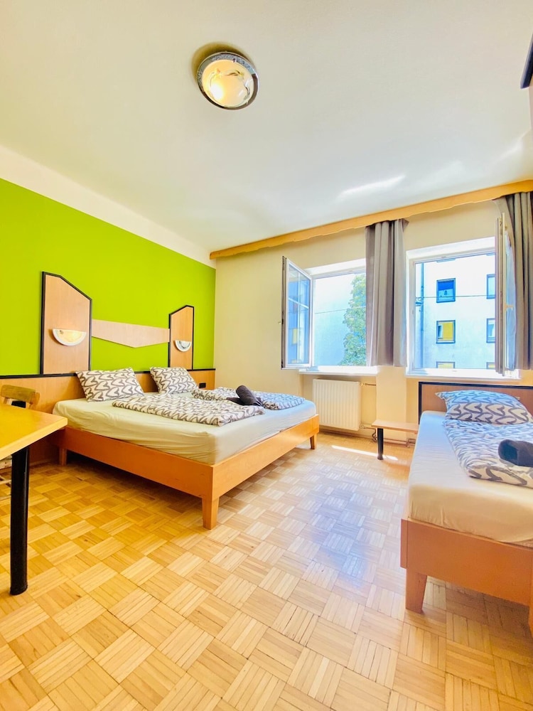 Economy Triple Room
