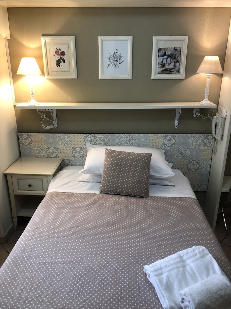Standard Single Room - Photo 7