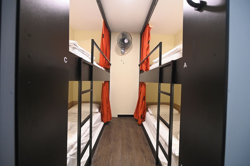 Quadruple Room with private Bathroom