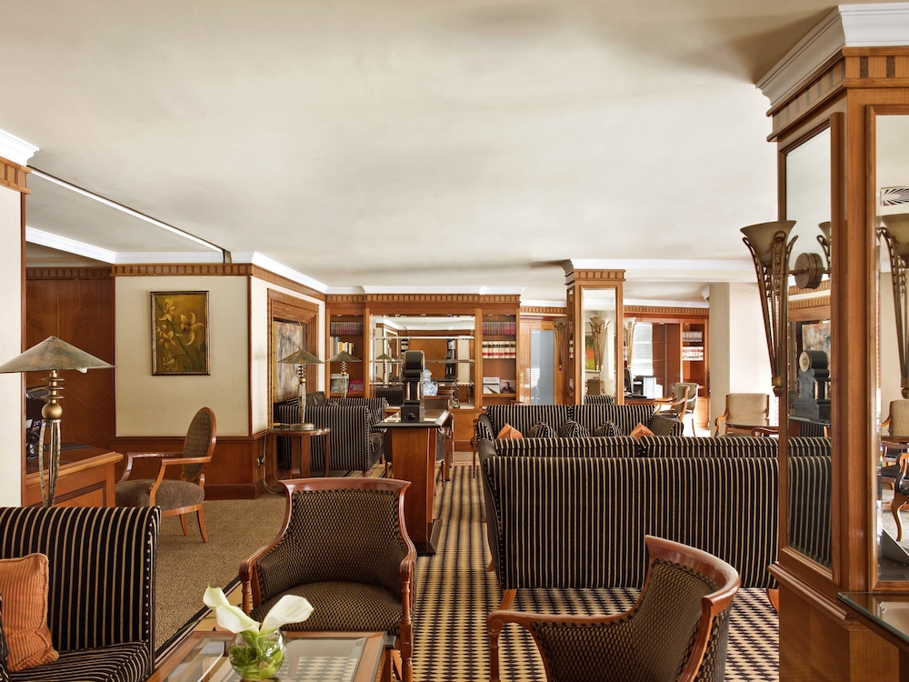 Junior Suite, 1 King Bed (Castellana View, Club Lounge Access)