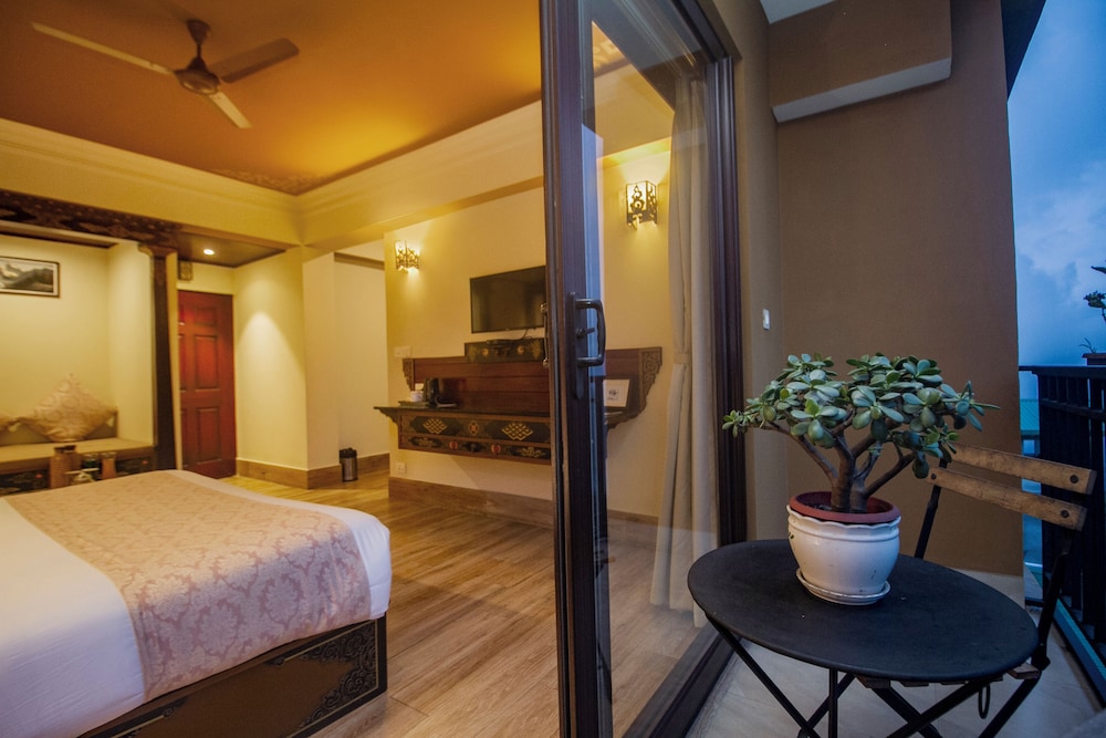 Tara Room with Balcony & Valley View photo 3