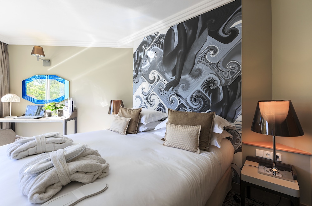 Deluxe Room, City View - Photo 2