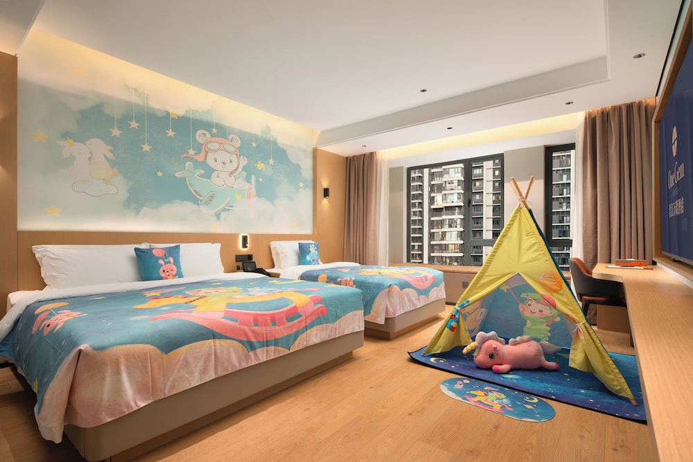 Signature Triple Room, Multiple Beds, City View photo 3
