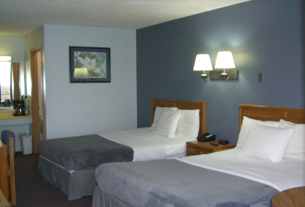 Standard Room, 2 Queen Beds (Pet Friendly) photo 2