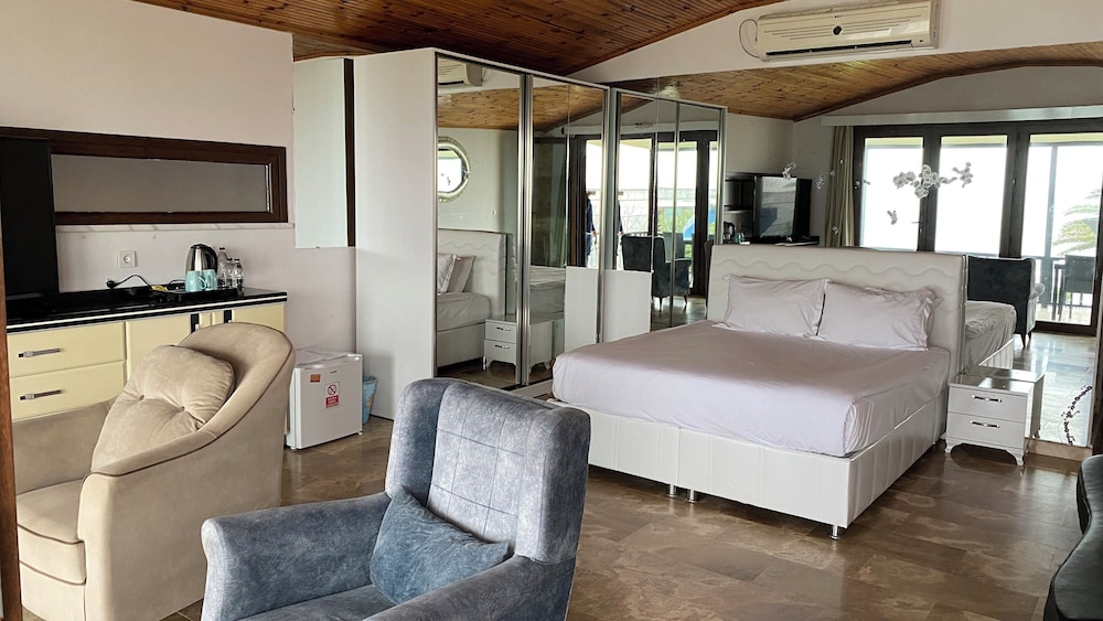 Senior Suite, Sea View photo 2