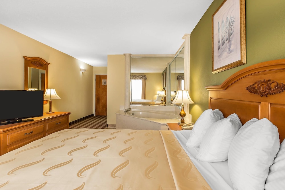 Standard Room, 1 King Bed with Sofa bed, Non Smoking photo 2