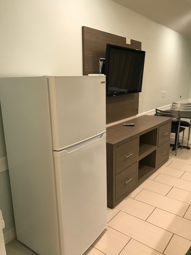 Standard Room, 2 Queen Beds, Smoking, Kitchenette photo 2