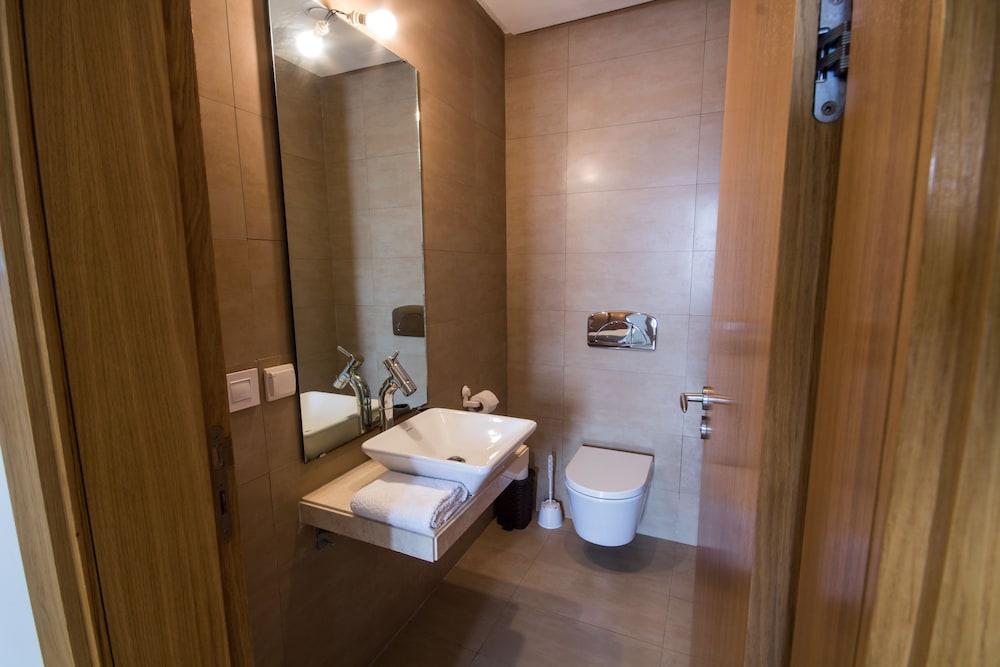 Apartment, 2 Bedrooms, Ground Floor photo 2