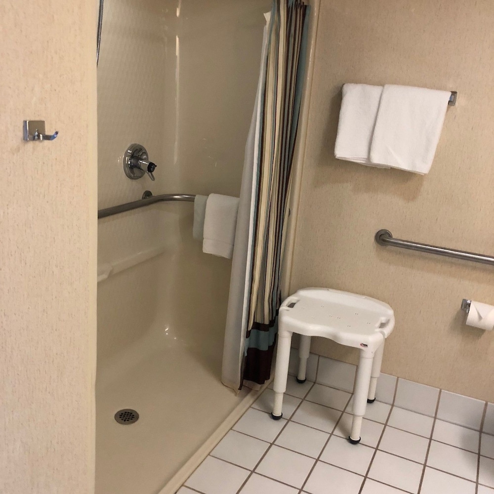 Standard Room, 1 Queen Bed, Accessible photo 3