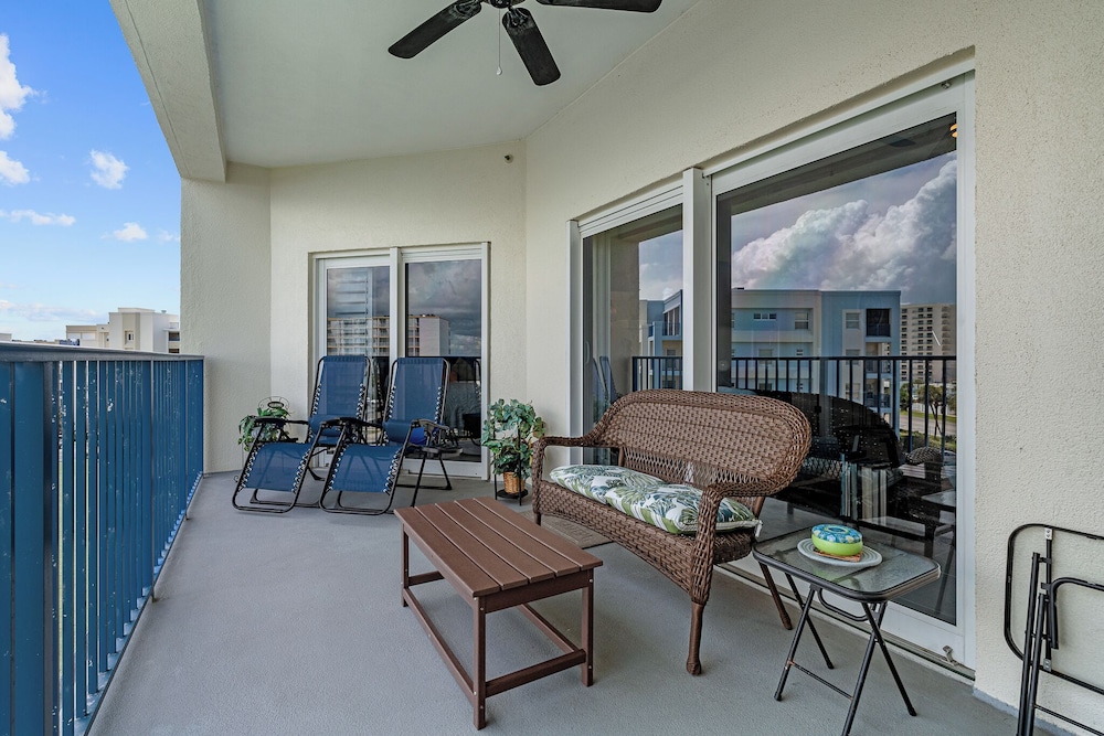 Sunny 3BR Condo Steps to Beach Pool NSB FL, 사진 31