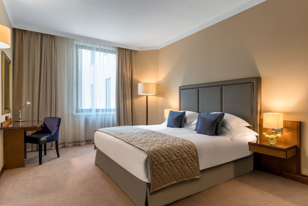 Deluxe Suite, Courtyard View photo 1