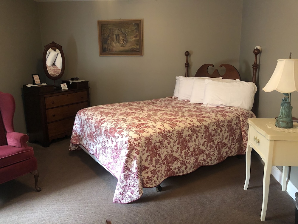 Standard Room, 1 Queen Bed