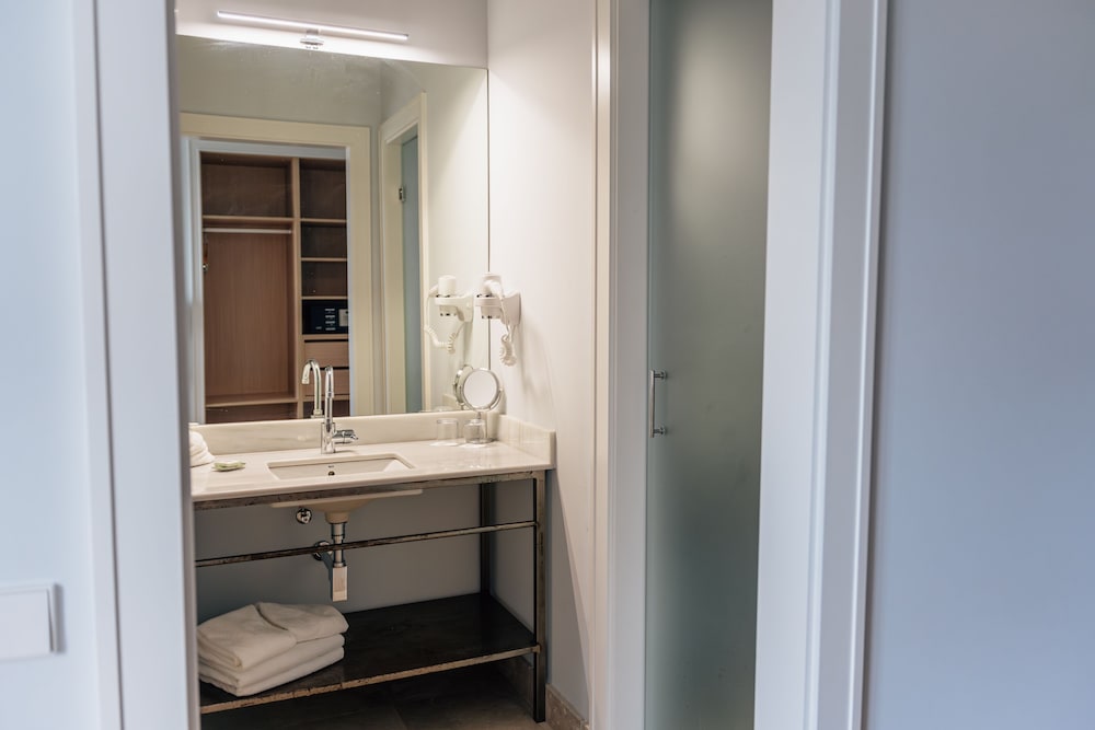 Premium Room - Photo 39