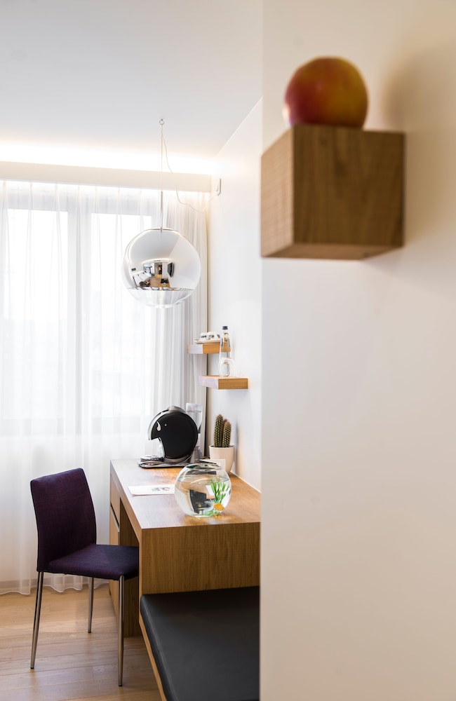 Deluxe Double Room Single Use, 1 Double Bed, Non Smoking, City View photo 3