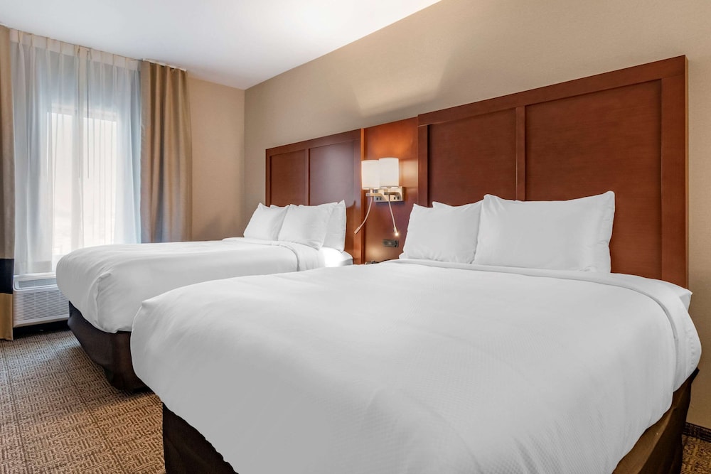 Suite, Multiple Beds, Accessible, Non Smoking (Accessible Tub) - Photo 1