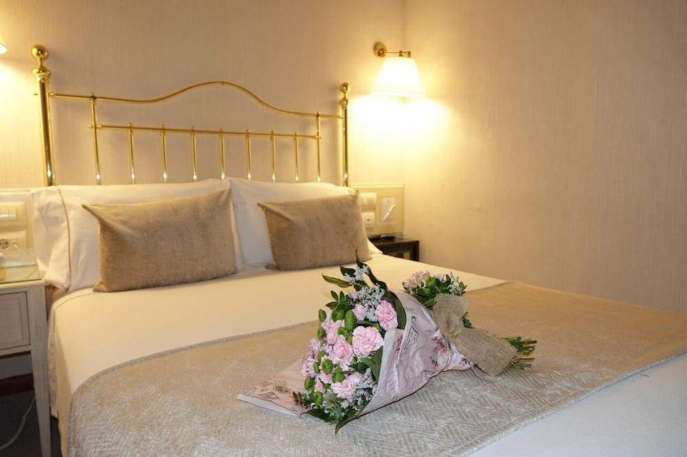 Economy Double Room (Compaq)