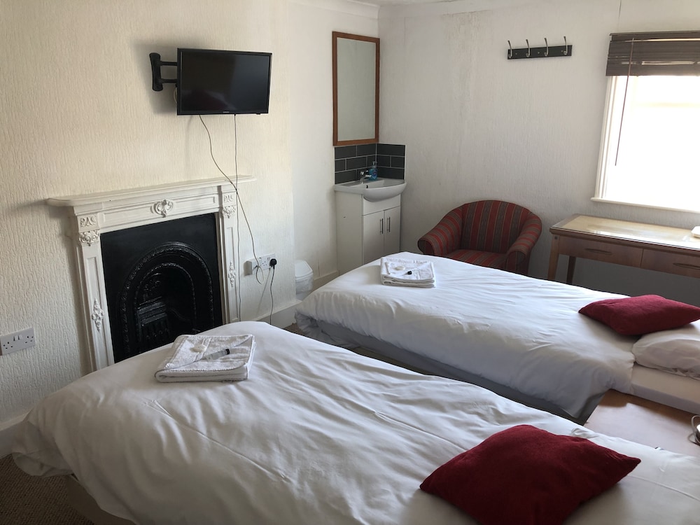 Standard Twin Room, Non Smoking, Shared Bathroom