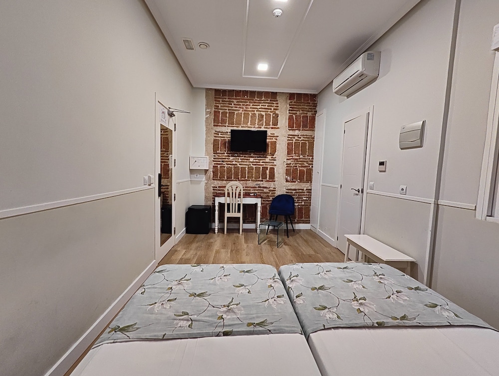 Standard Twin Room photo 3