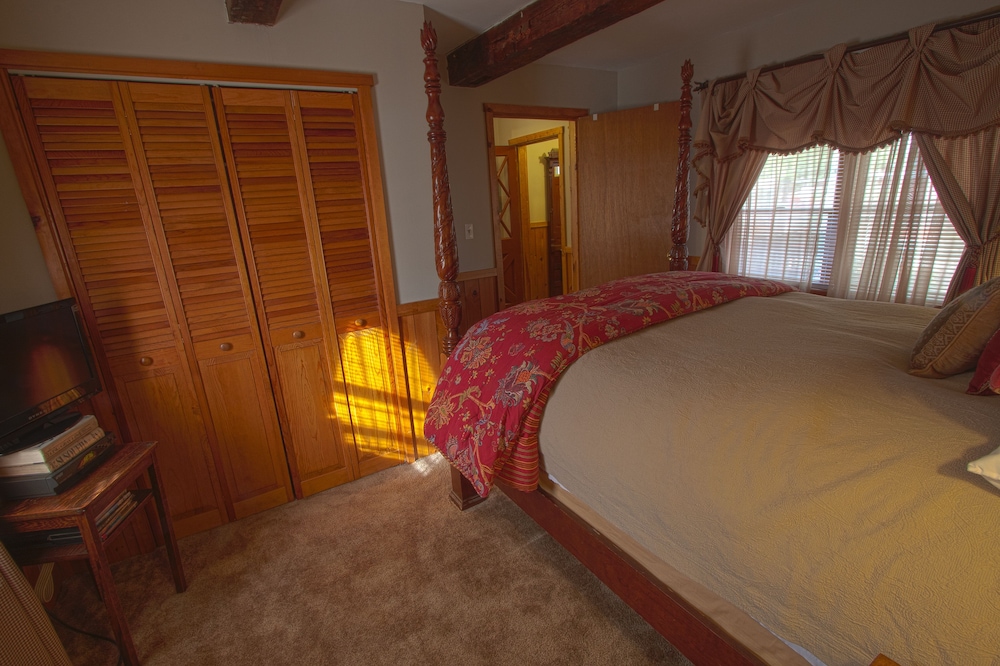Exclusive Suite, Multiple Beds, Balcony, River View photo 2