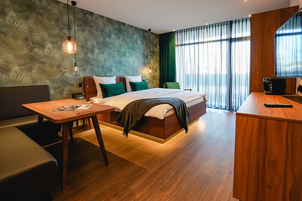 Deluxe Double Room, 1 King Bed - Photo 3