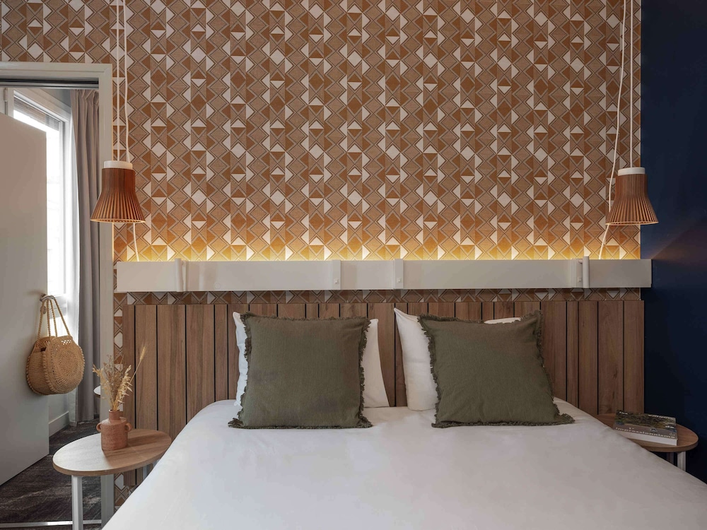 Standard Suite, 2 Double Beds thumbnail 5
