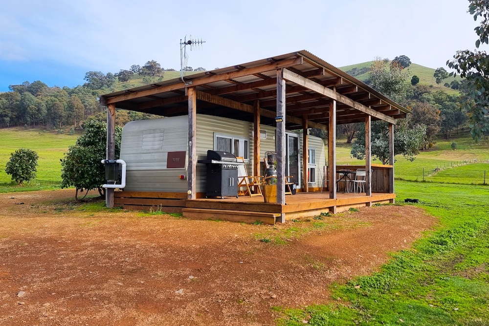 Deluxe Cabin, 1 Queen Bed With Sofa Bed, Mountain View photo 2