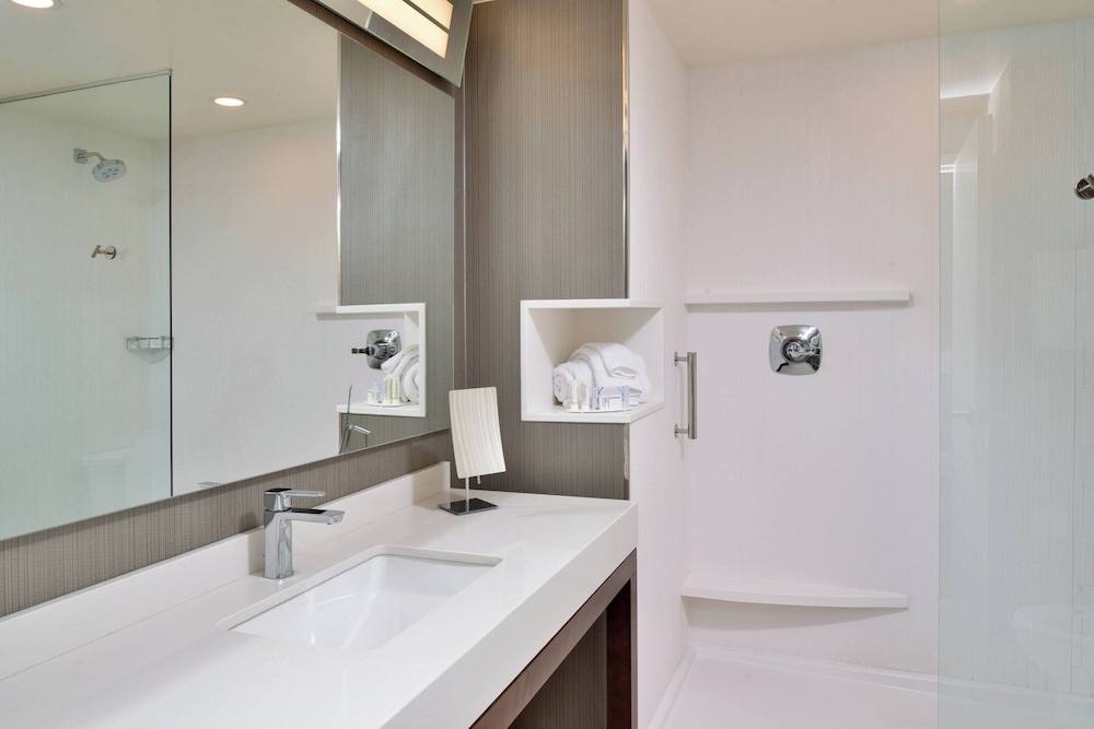 Room, 2 Queen Beds (Hearing Accessible) - Photo 10
