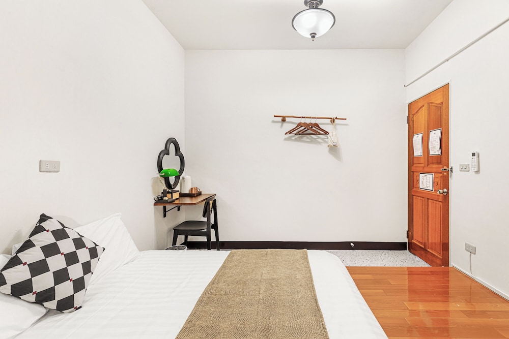 Two-Bedroom Suite - Photo 2