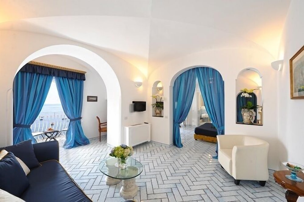 Honeymoon Suite