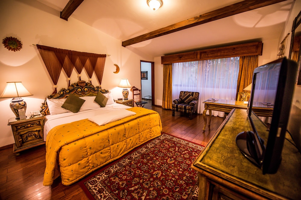 Deluxe Room, 1 King Bed - Photo 3