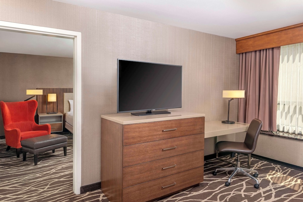 Classic Suite, 1 King Bed with Sofa bed (2 Bedrooms) - Photo 2