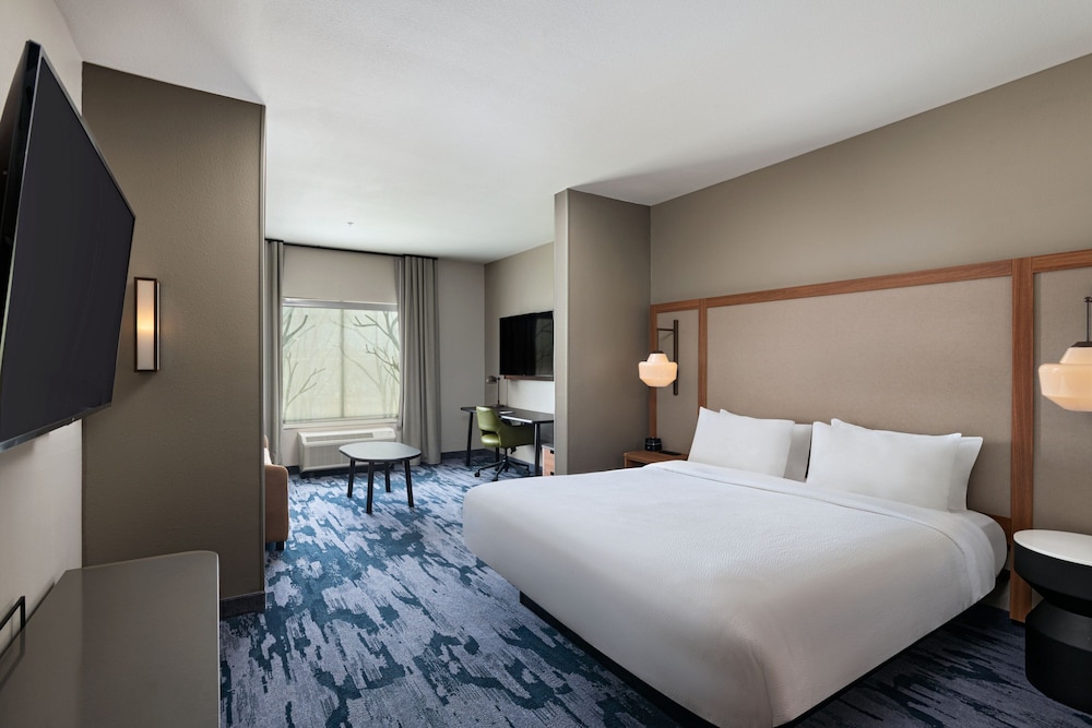 Suite, 1 King Bed with Sofa bed (Mobility Accessible, Tub) photo 3