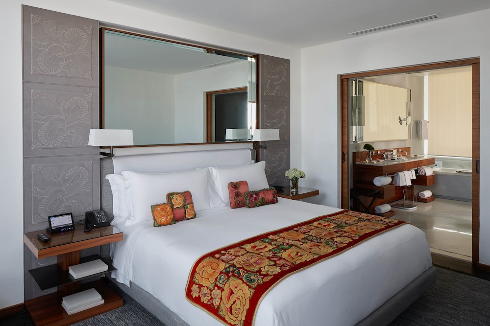 Presidential Suite, 1 King Bed, Balcony photo 1
