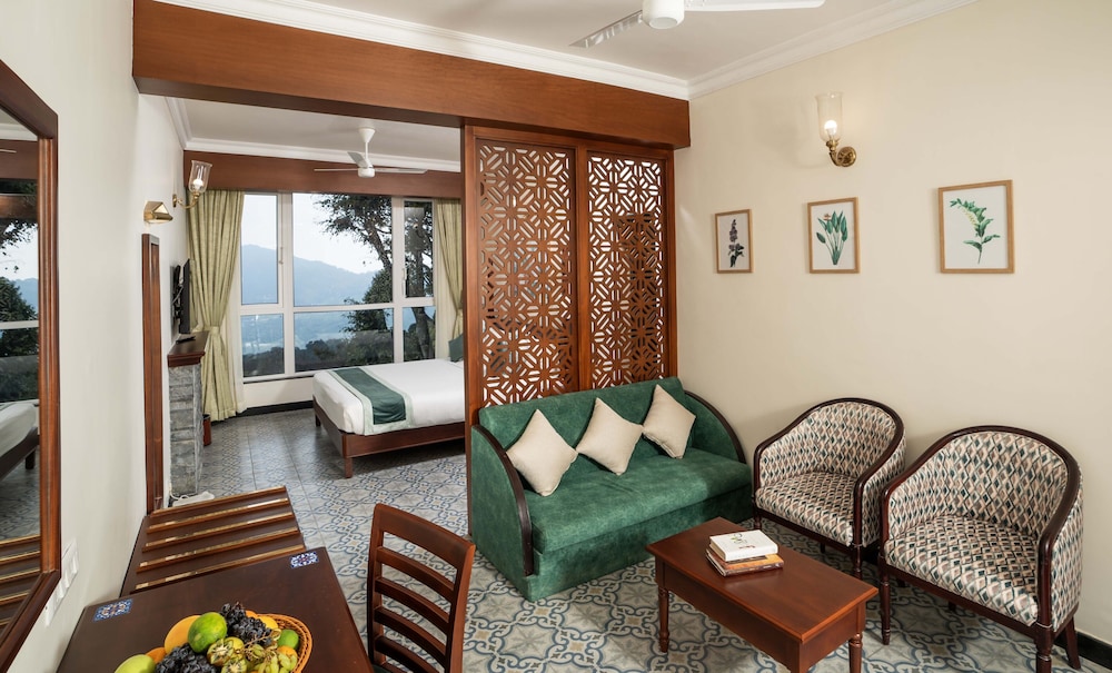 Executive Suite - Photo 1
