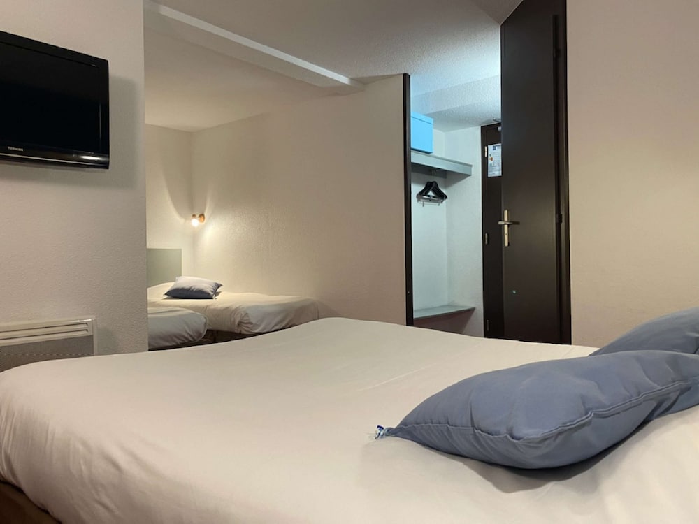 Standard Room, Multiple Beds - Photo 3