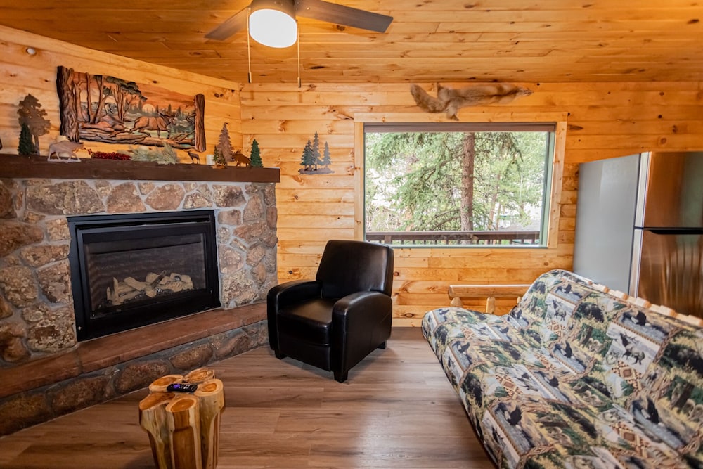 Cabin 2, 2 Bedrooms, Kitchen