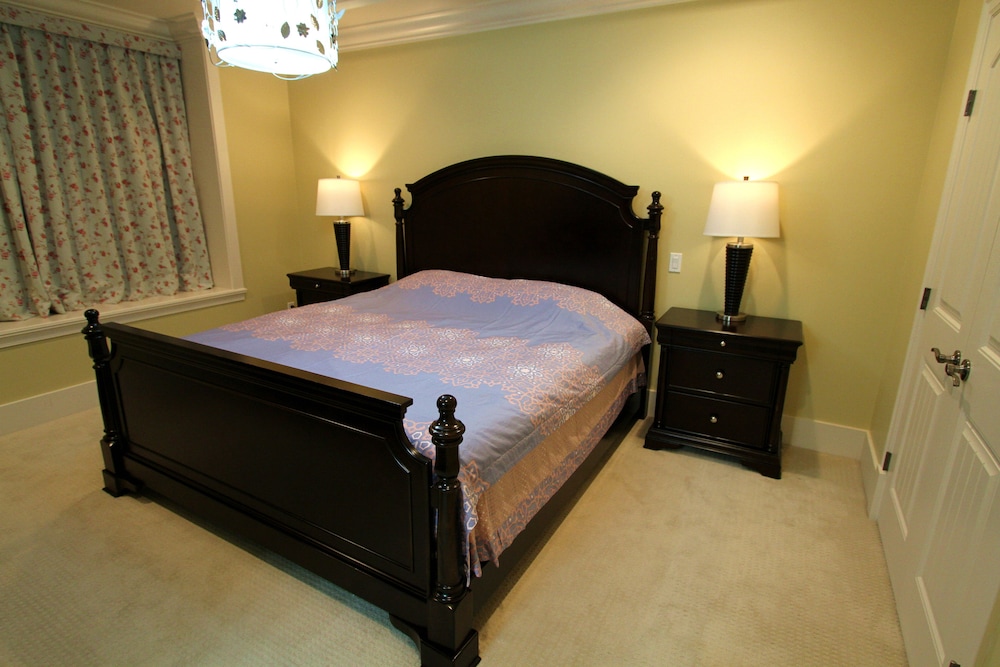 Deluxe Room, 1 King Bed, Non Smoking, Garden View photo 1