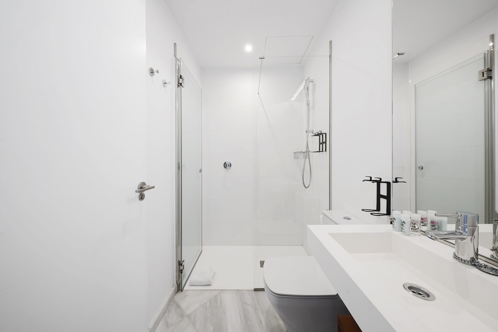 3 Bedroom Apartment - Photo 16
