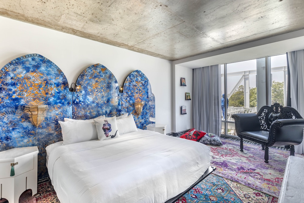 Premium Room, 1 King Bed (Nomad) - Photo 3