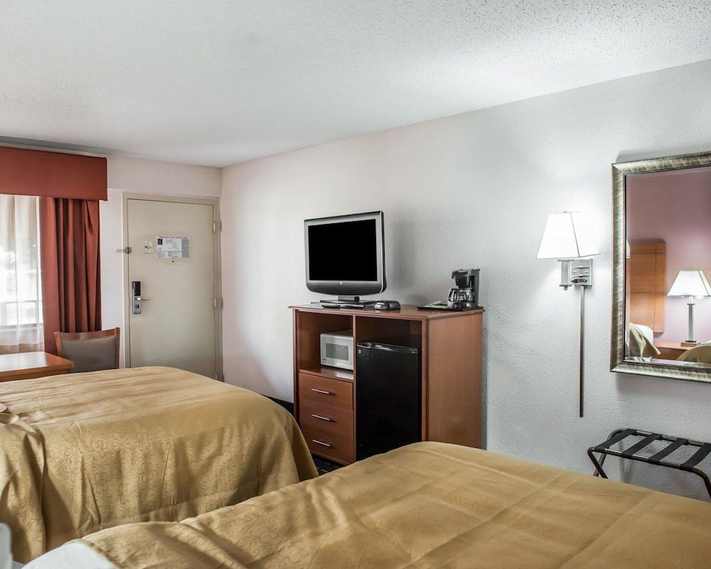Standard Room, 2 Double Beds, Non Smoking - Photo 6